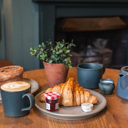 The Lazy Goose - Coffee House & Bedrooms Claypits Zimmer foto